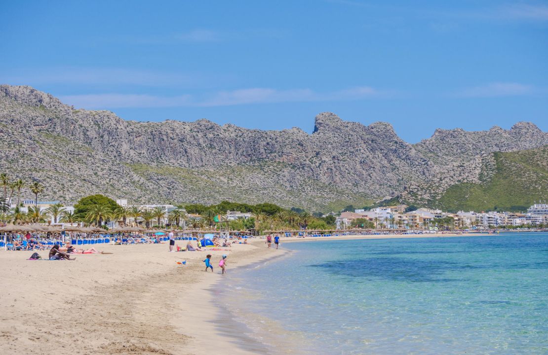 Magnificent duplex apartment in Puerto Pollensa first line to the sea for sale