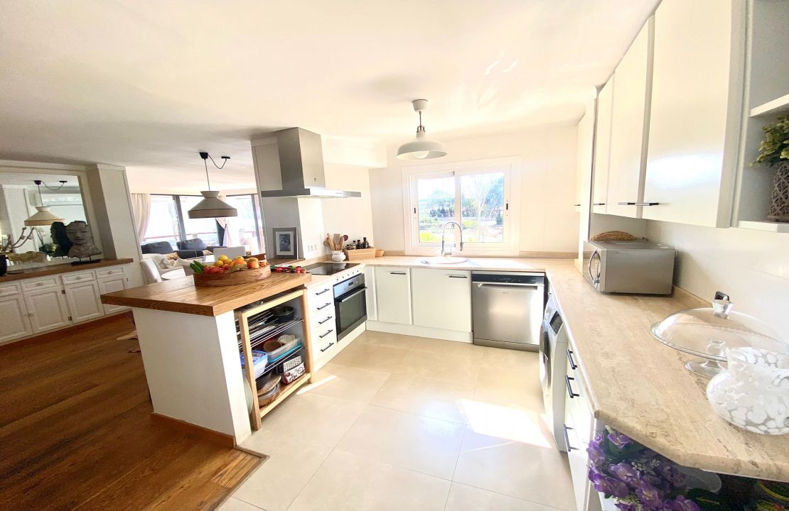First-line beautiful apartment in Puerto Pollensa Mallorca for sale