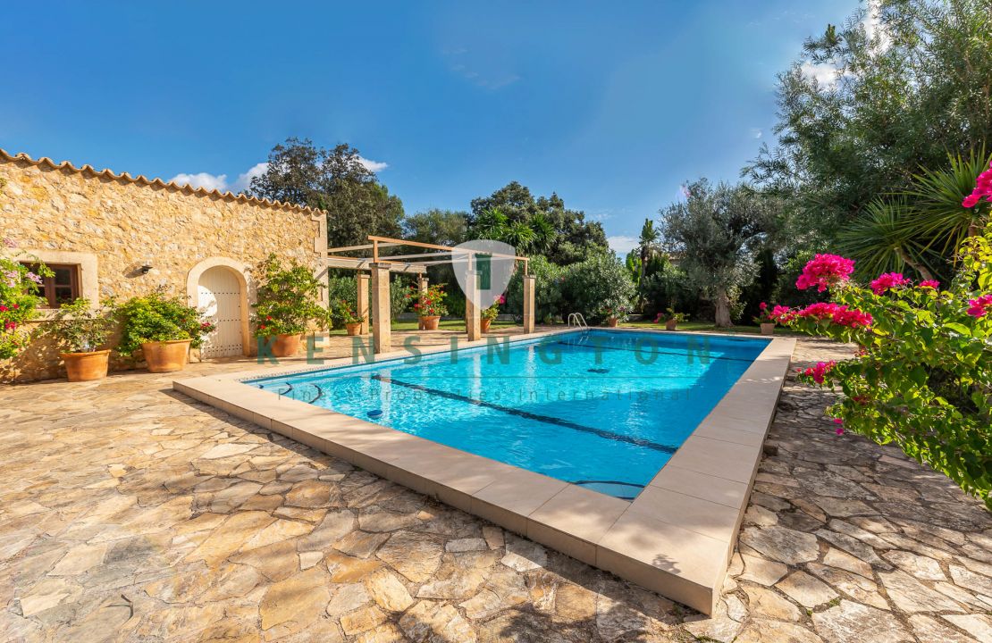 Authentic country house Pollensa / Alcudia with pool, guest house, garage and amazing gardens for sale