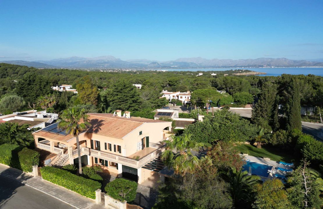 Exclusive - 7 bedroom Villa in Bonaire, Alcudia with pool and garages in top location