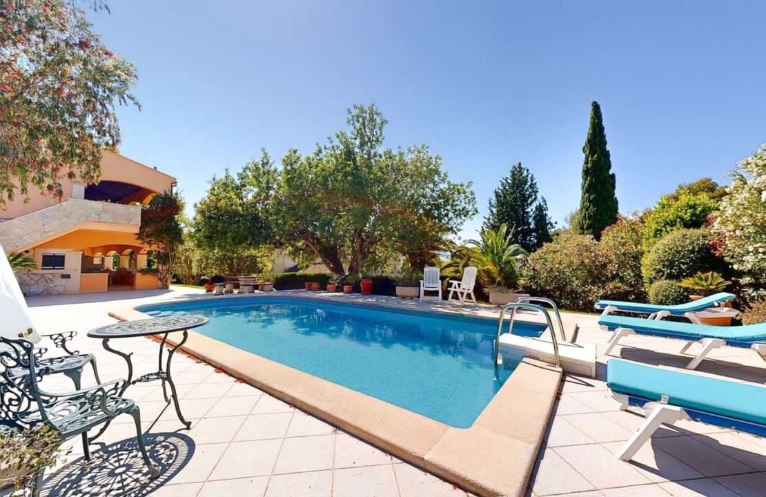Exclusive - 7 bedroom Villa in Bonaire, Alcudia with pool and garages in top location