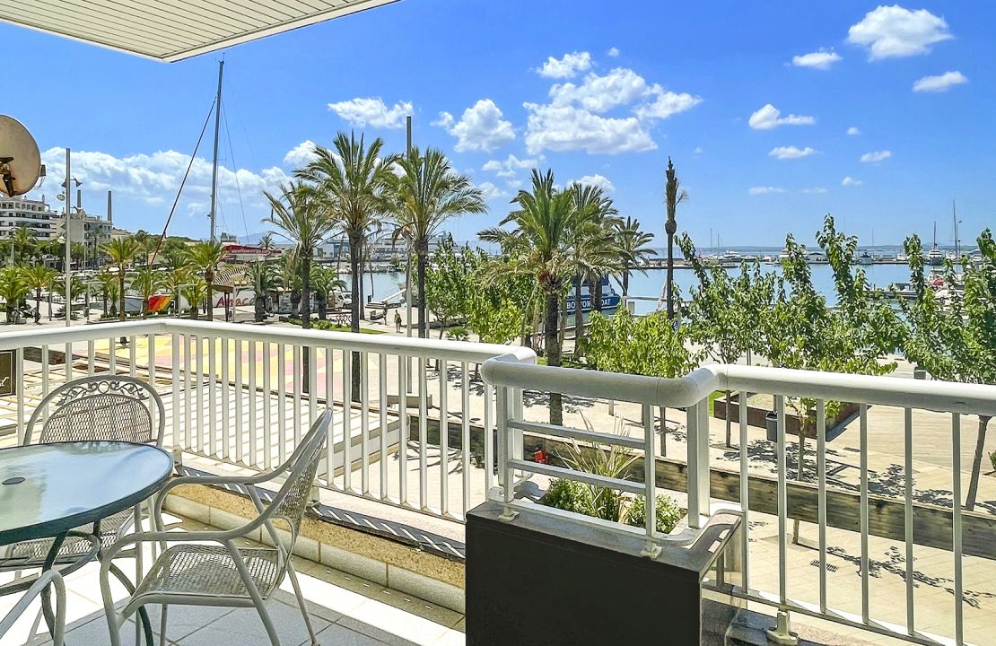 Apartamento en venta en primera linea en el paseo marítimo de Alcudia Mallorca