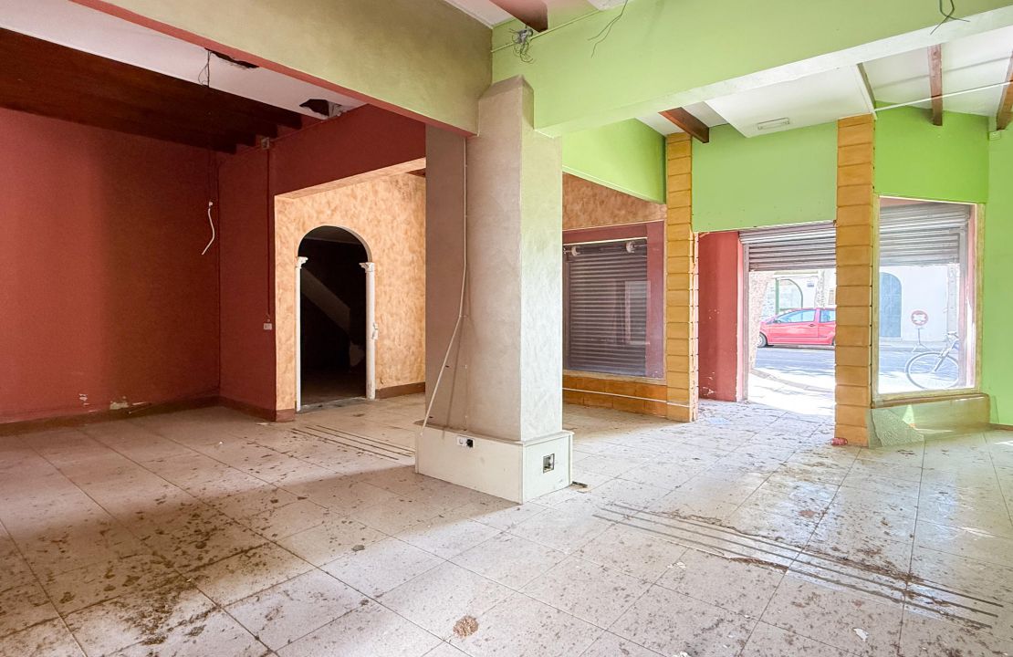 Geschäftslokal und einer Wohnung zu verkaufen in Puerto Pollensa Mallorca