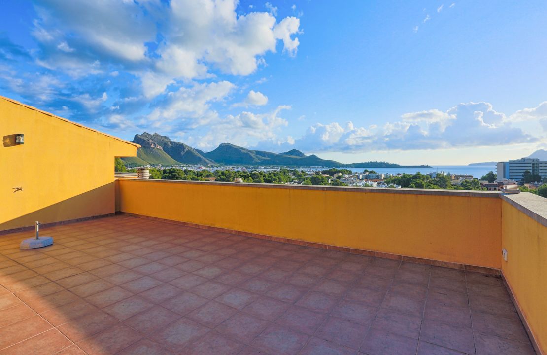 Puerto Pollenca Villa in the exclusive Gotmar region with sea views and holiday rental license
