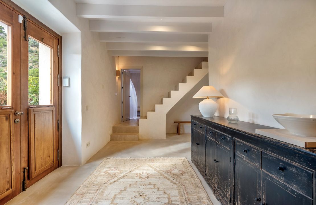 Beautifully restored townhouse with pool in Caimari