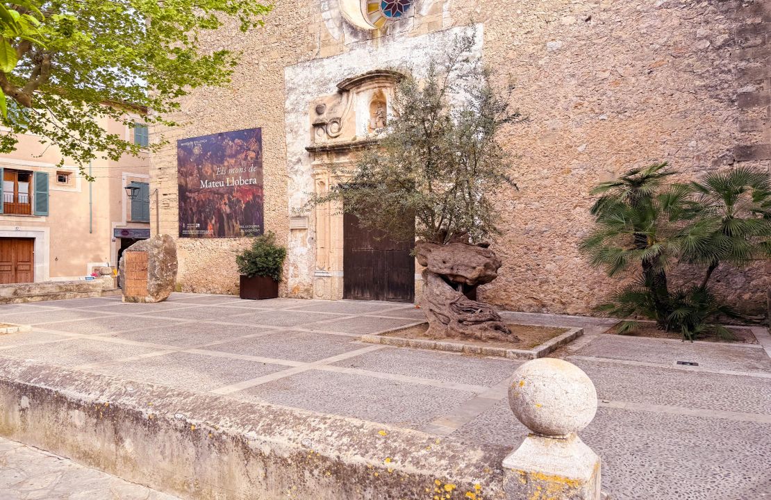 Casa señorial histórica en Pollensa con jardín, garaje y terrazas – Proyecto de renovación