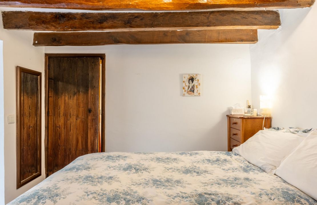 Casa Adosada Histórica en Pollença con Patio y Terrazas en Venta