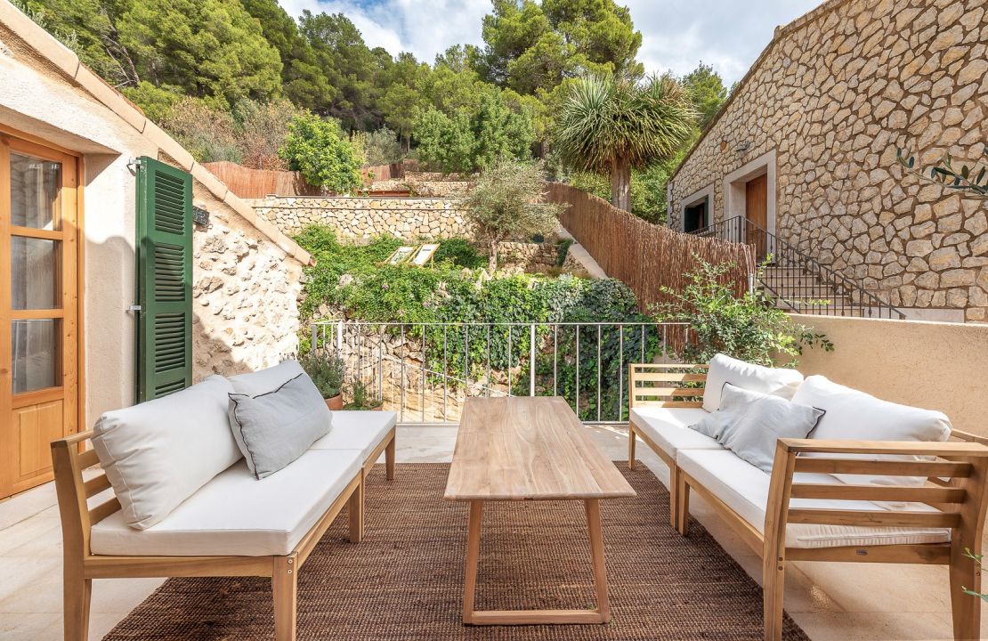 Beautifully restored townhouse with pool in Caimari