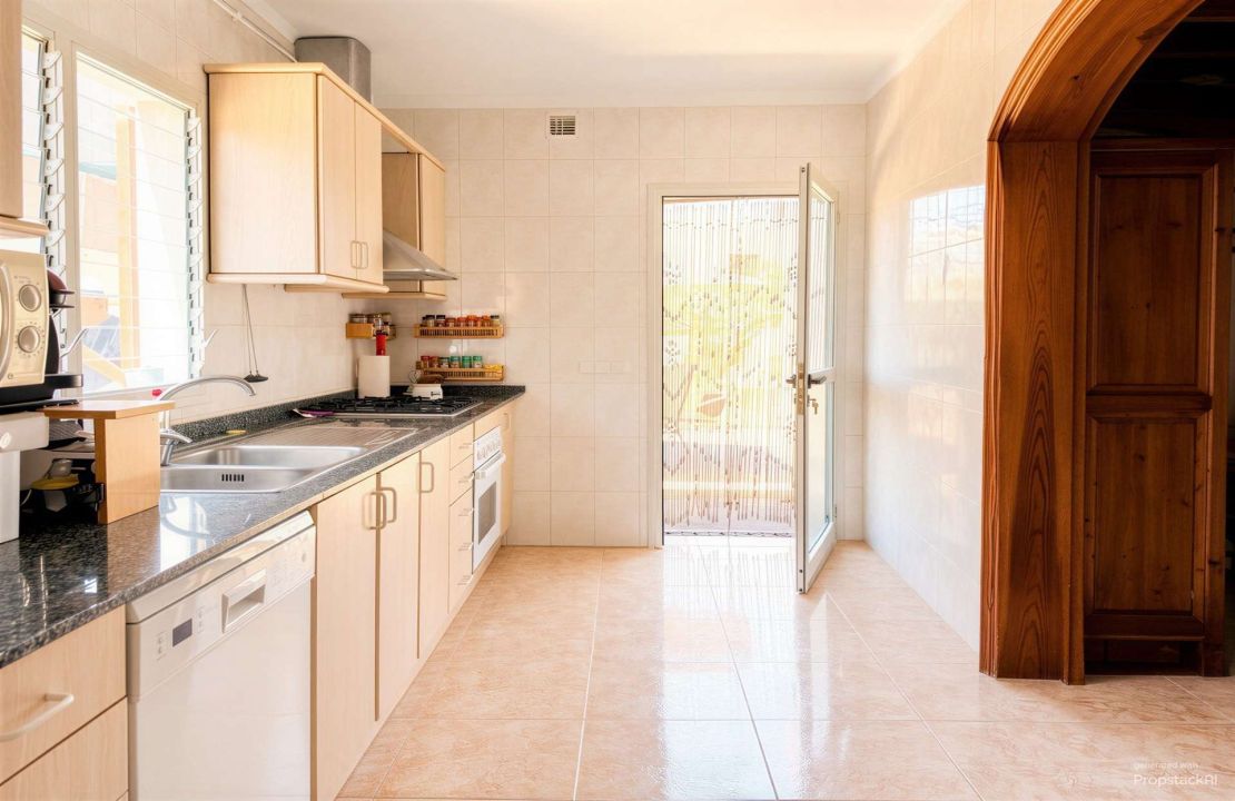Casa de pueblo con jardín y casa de invitados en Sa Pobla en venta
