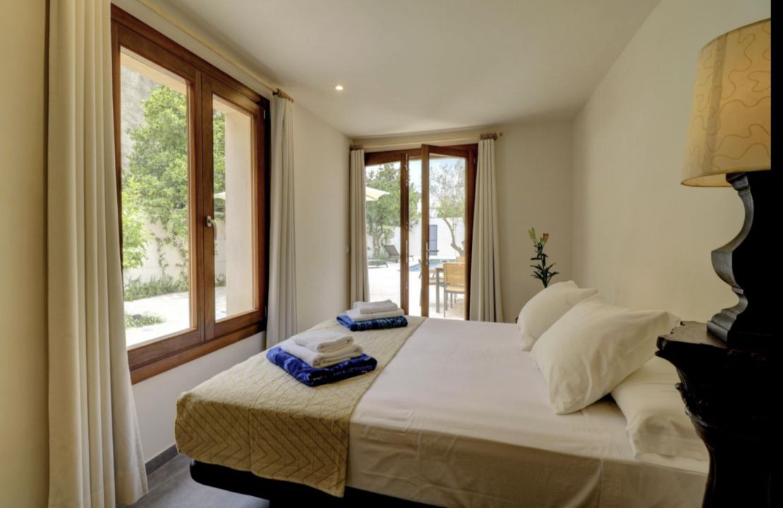 Casa de Pueblo Grande con Licencia de Alquiler y Piscina en Pollença Mallorca