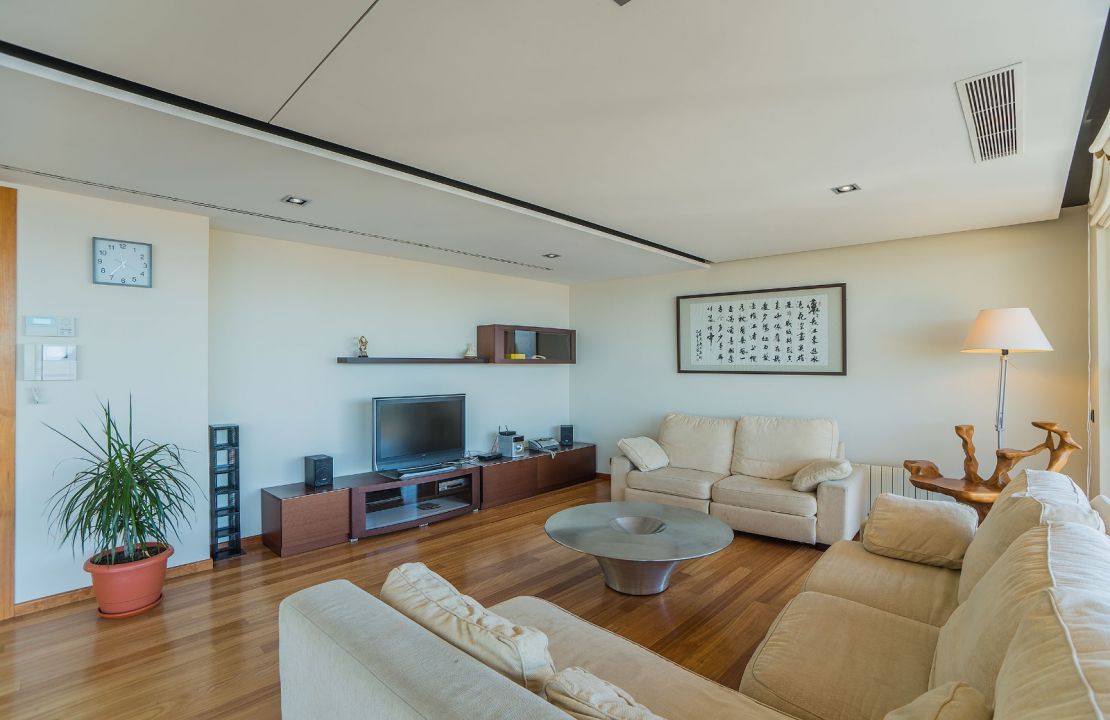 Luxus-Villa mit fantastischem Meerblick und Lizenz zur Ferienvermietung in Alcanada, Alcudia, Mallorca zu verkaufen