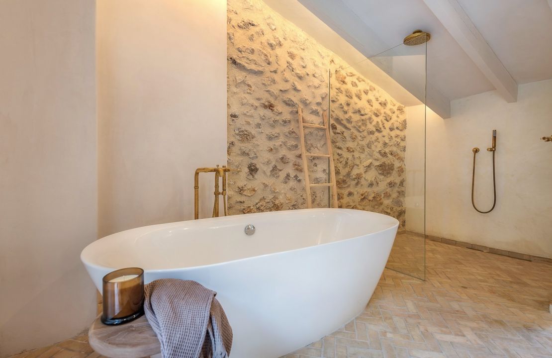 Beautifully restored townhouse with pool in Caimari