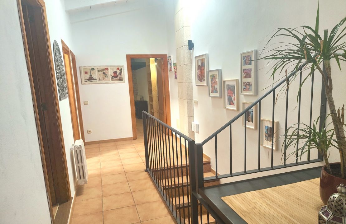 Beautifully refurbished house in Campanet for sale with terrace and parking space