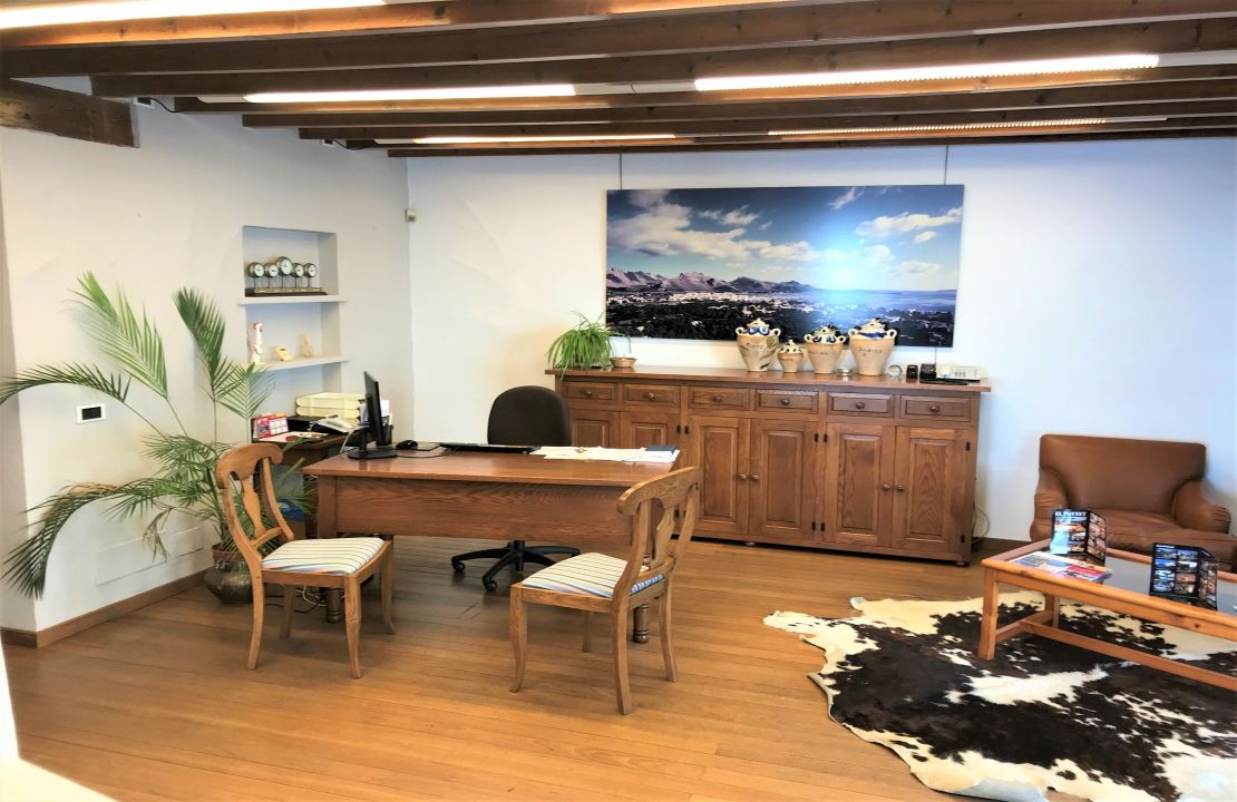 Townhouse in Puerto Pollensa with covered private parking space for sale.