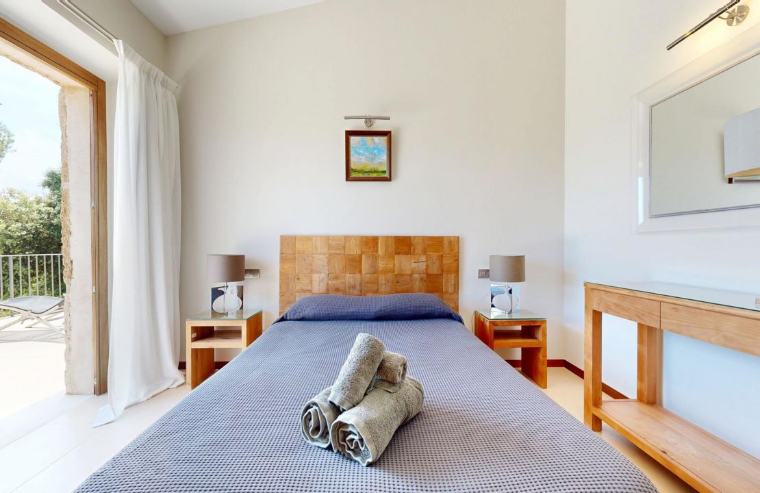 Traditional Elegance in the Countryside Near Pollensa with Holiday Rental License for 12 People for Sale