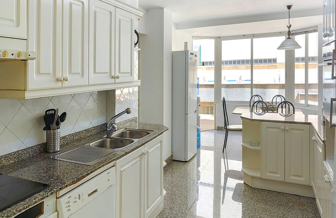 Apartamento en venta en primera linea en el paseo marítimo de Alcudia Mallorca