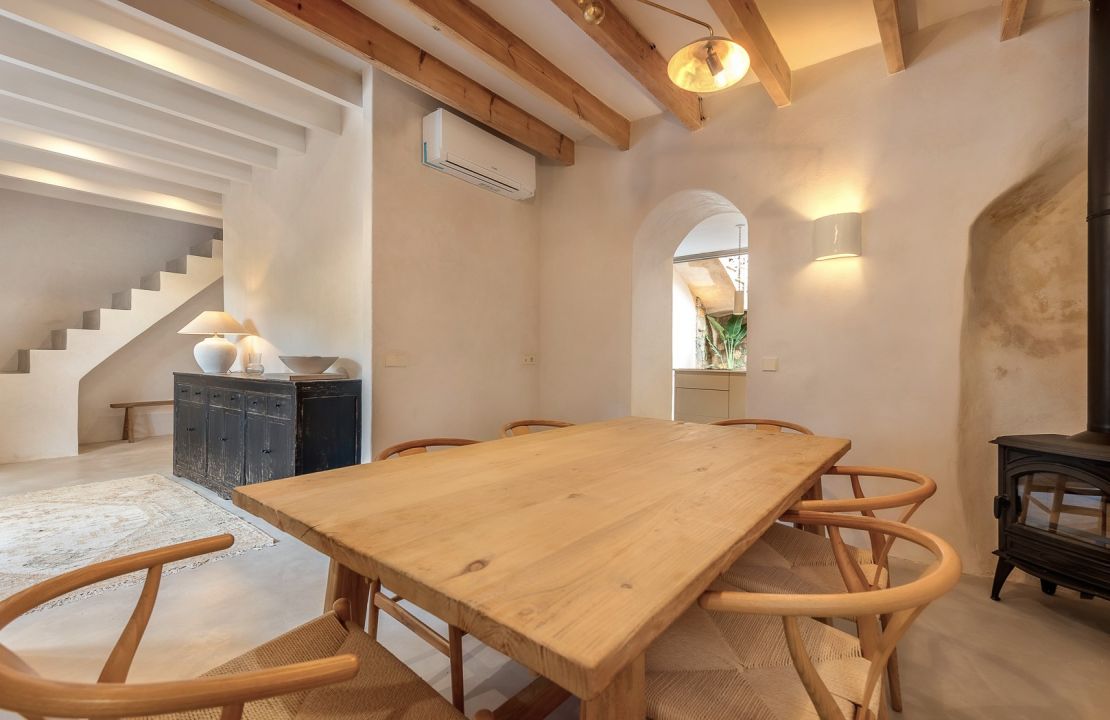 Beautifully restored townhouse with pool in Caimari