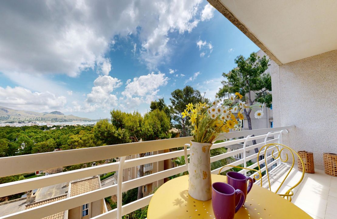 Puerto Pollensa apartment for sale with sea views, pool and storage