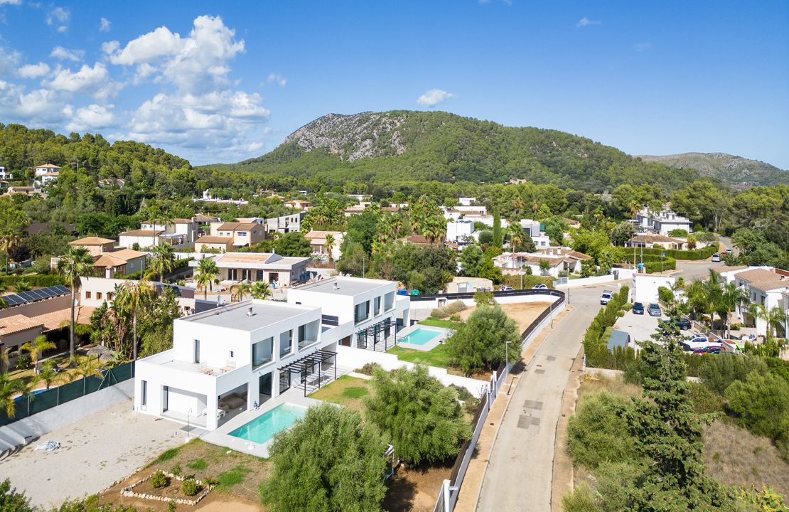 Designer villa in Mallorca Sa Pobla urbanisation Crestatx with pool and holiday rental license