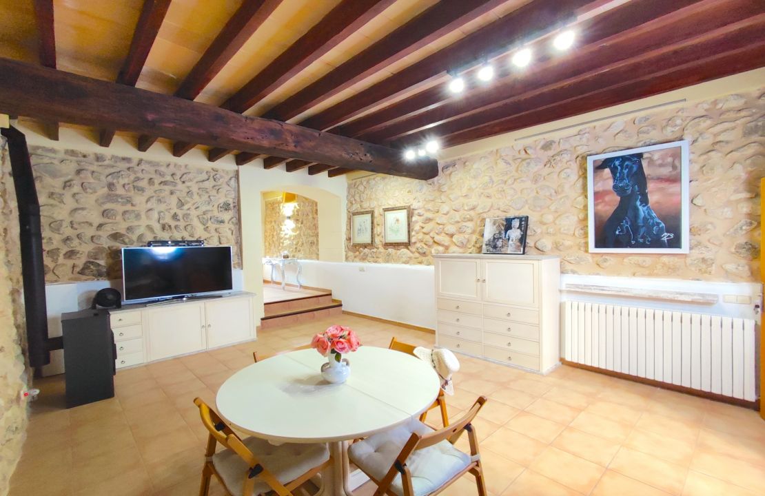 Beautifully refurbished house in Campanet for sale with terrace and parking space