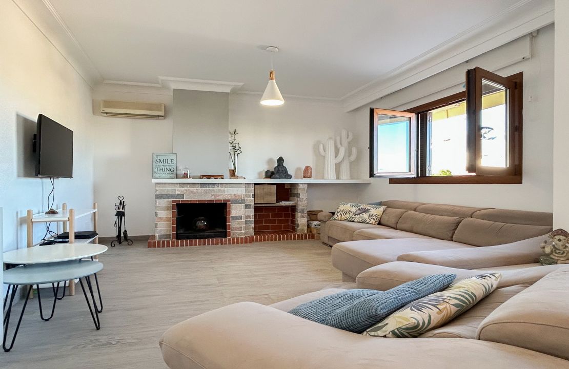 Newly refurbished top floor apartment for sale in Can Picafort with spacious terraces and parking space