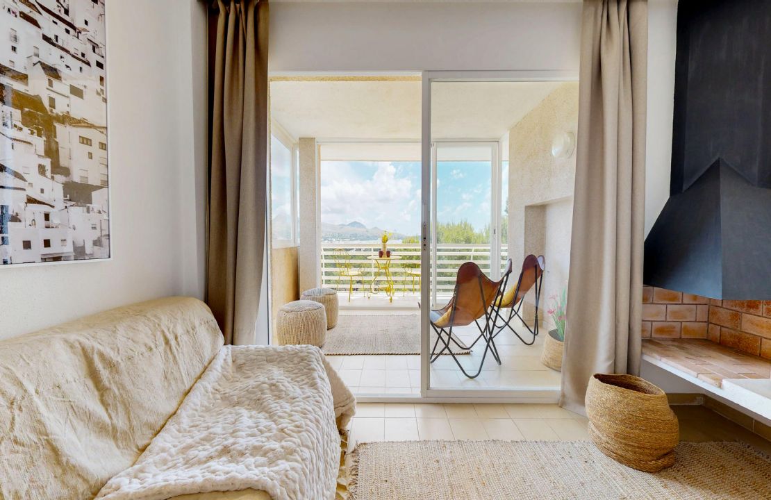 Puerto Pollensa apartment for sale with sea views, pool and storage