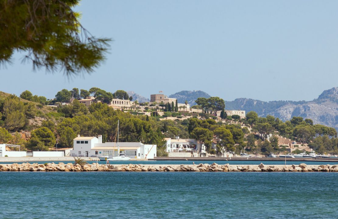 Puerto Pollensa modern duplex apartment FRONT LINE SEA for rent
