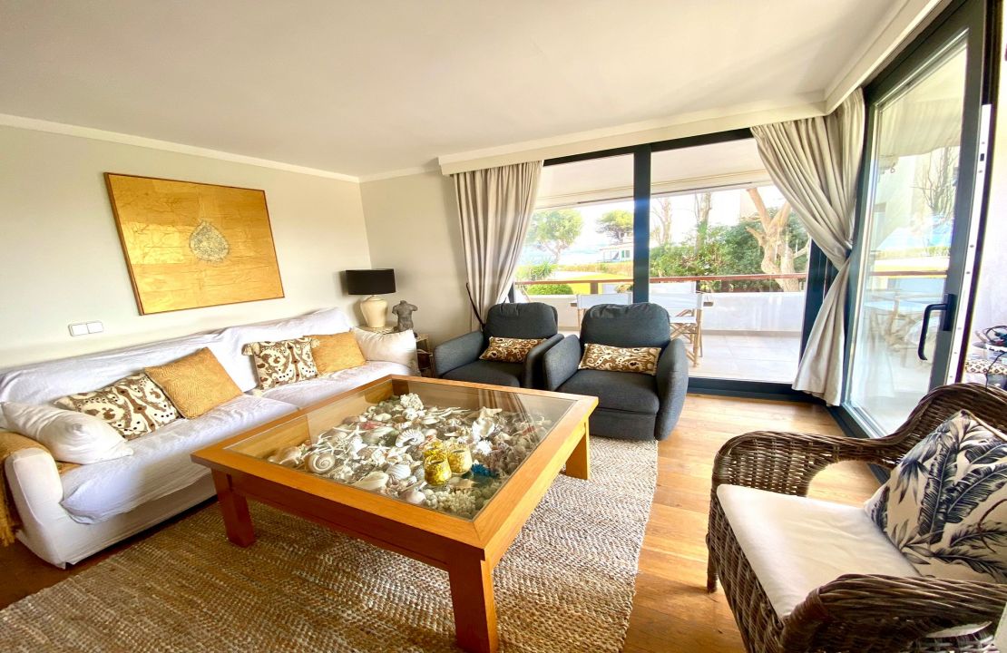 First-line beautiful apartment in Puerto Pollensa Mallorca for sale