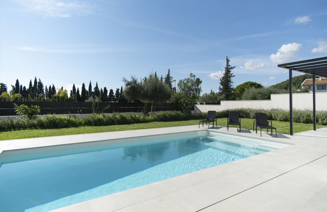 Designer villa in Mallorca Sa Pobla urbanisation Crestatx with pool and holiday rental license