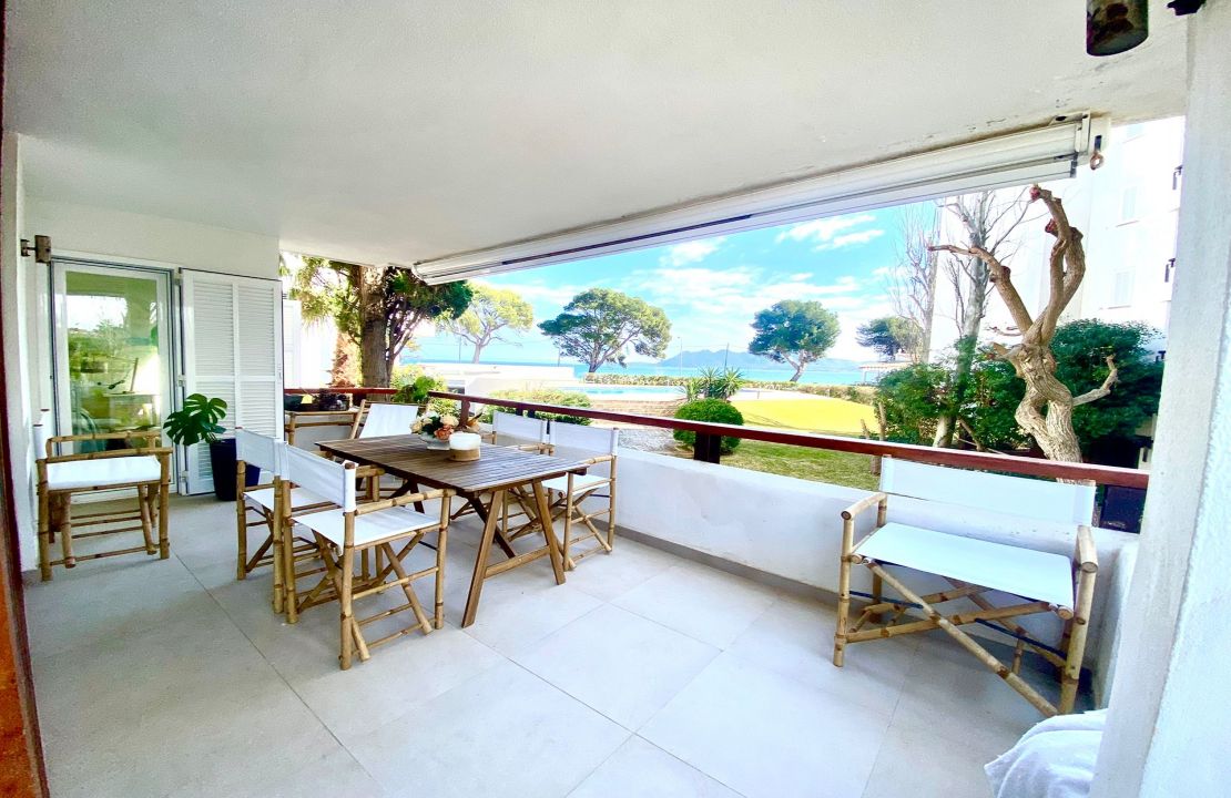 First-line beautiful apartment in Puerto Pollensa Mallorca for sale