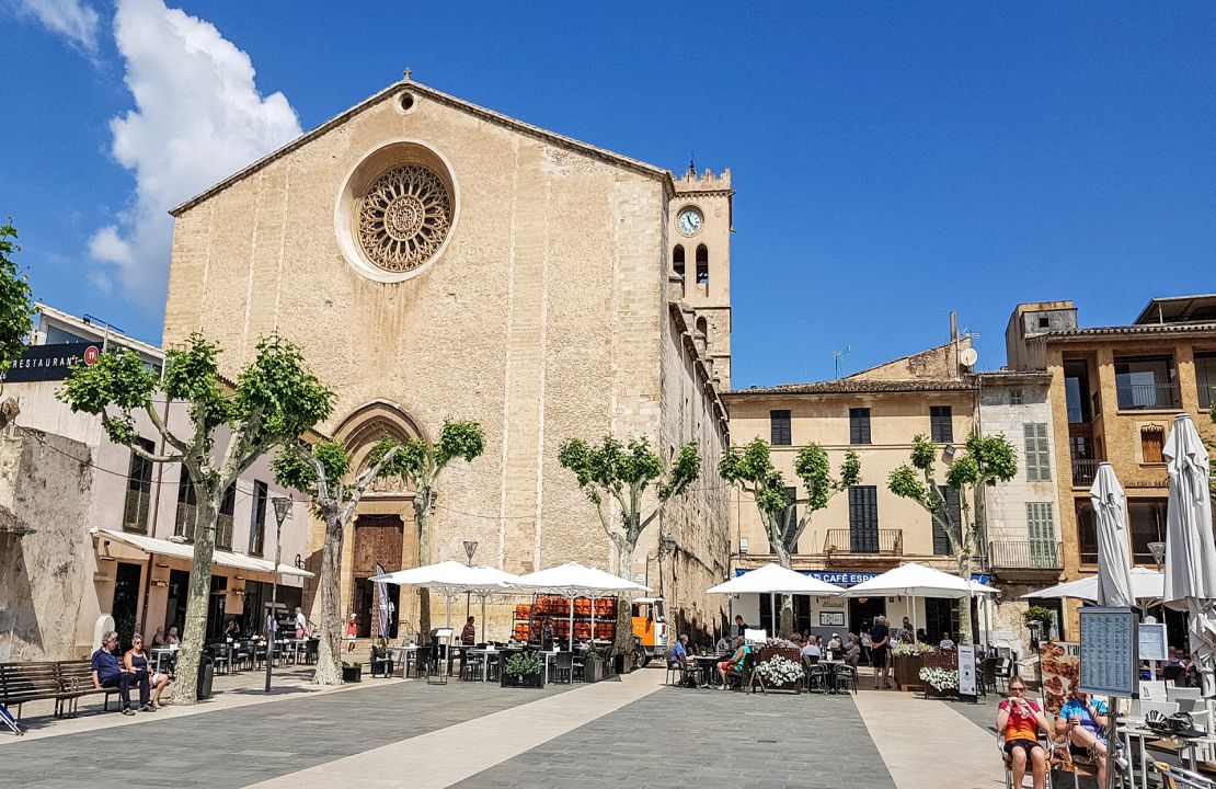 Wundervolles Stadthaus in Pollensa mit Lizenz zur Ferienvermietung und Terrasse zu verkaufen