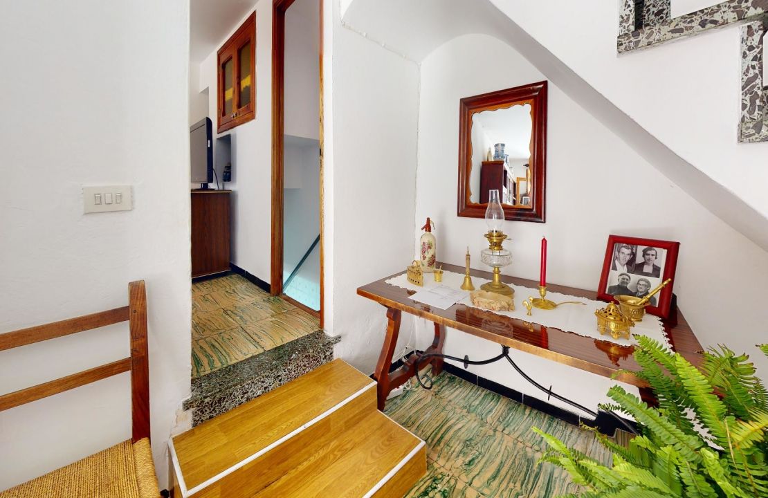 Casa mallorquina para renovar situada en las escaleras del Calvari de Pollensa en venta