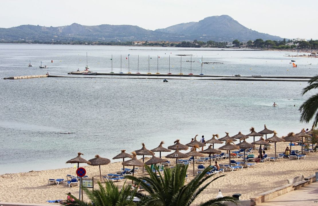 Third floor apartment for rent with lift in first sea line located in Puerto Pollenca