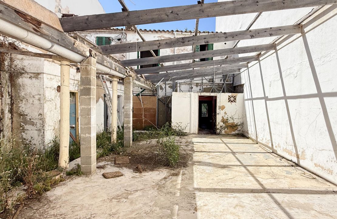 Geschäftslokal und einer Wohnung zu verkaufen in Puerto Pollensa Mallorca