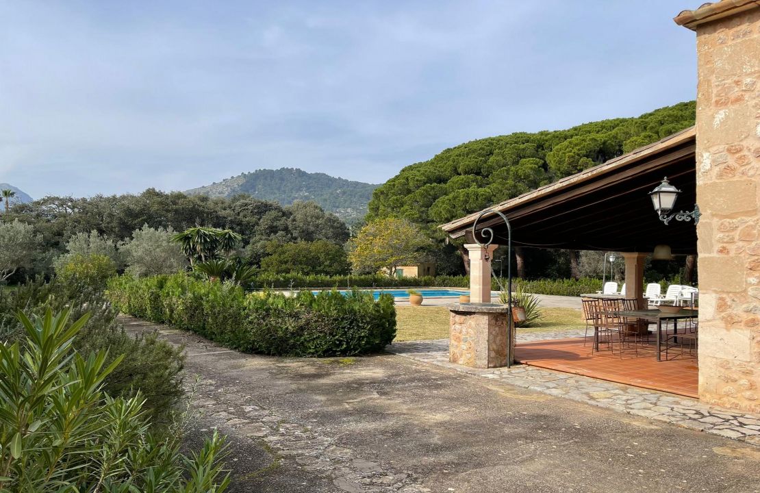 Finca for long term rental in Pollensa with pool and garden
