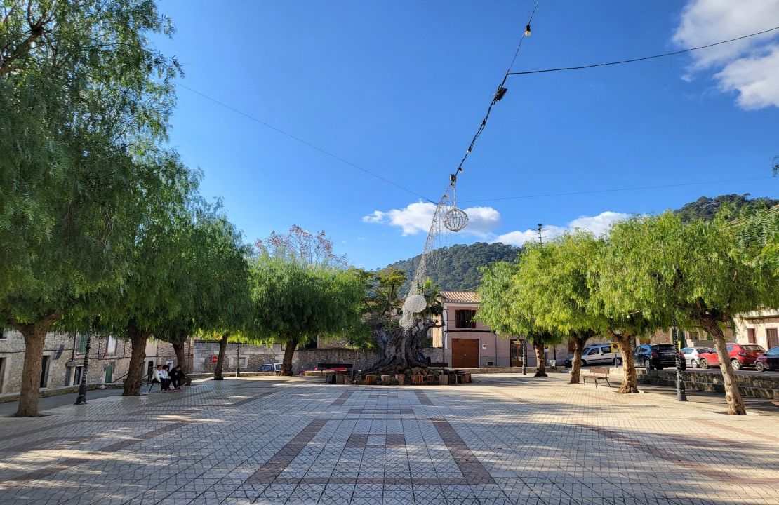 Stadthaus mit Neubauprojekt und wunderschönem Ausblick in Caimari