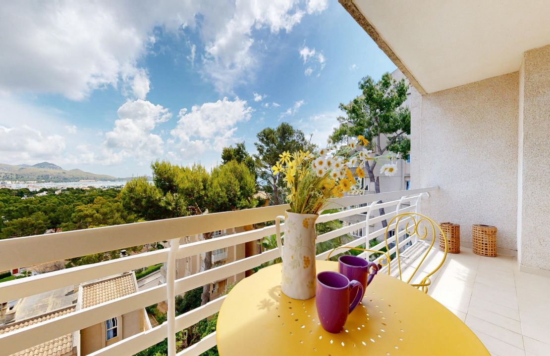Puerto Pollensa apartment for sale with sea views, pool and storage