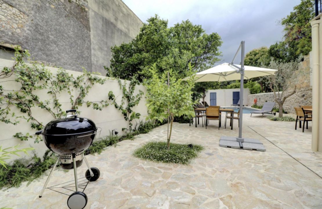 Casa de Pueblo Grande con Licencia de Alquiler y Piscina en Pollença Mallorca