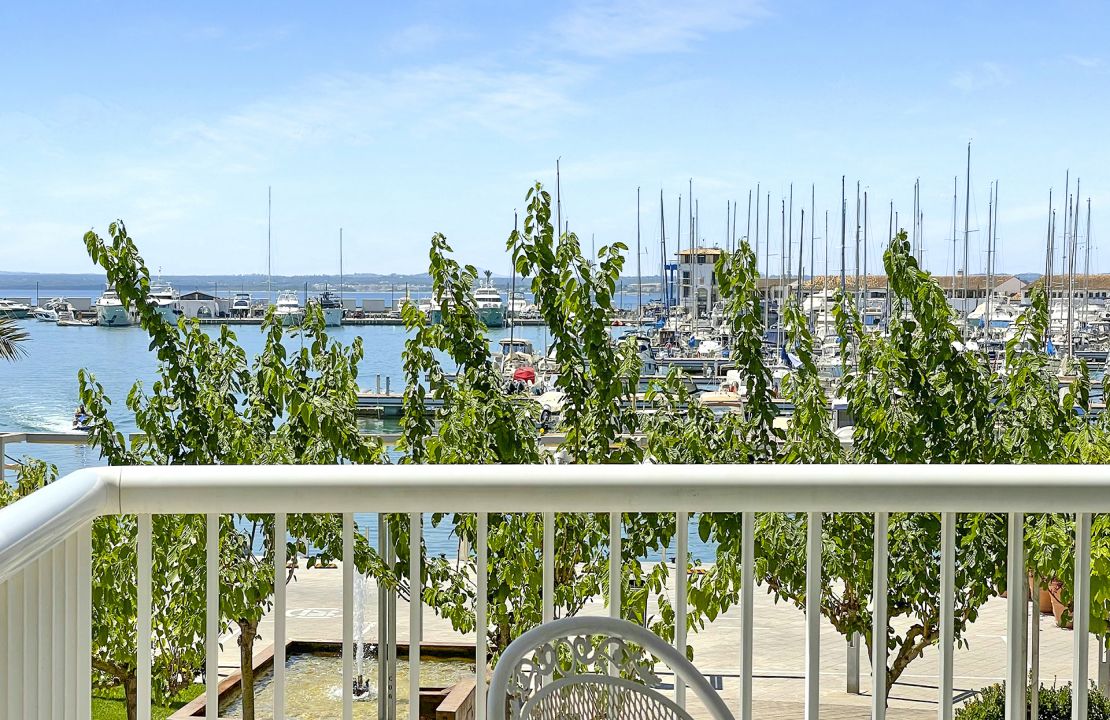 Apartamento en venta en primera linea en el paseo marítimo de Alcudia Mallorca