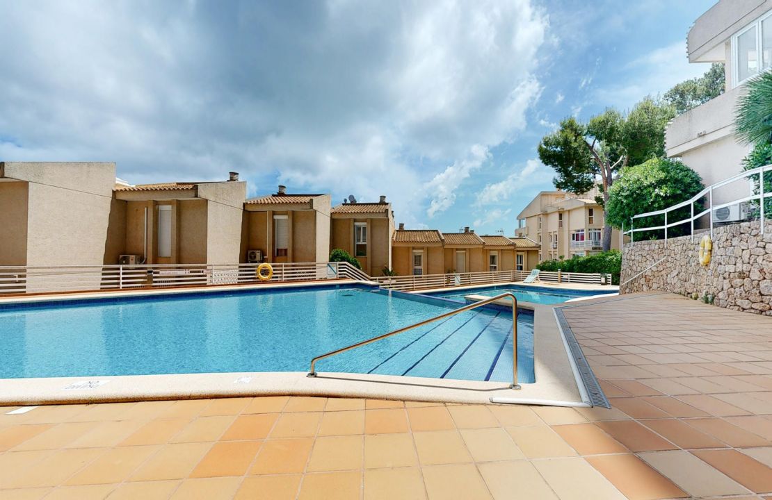 Puerto Pollensa apartment for sale with sea views, pool and storage
