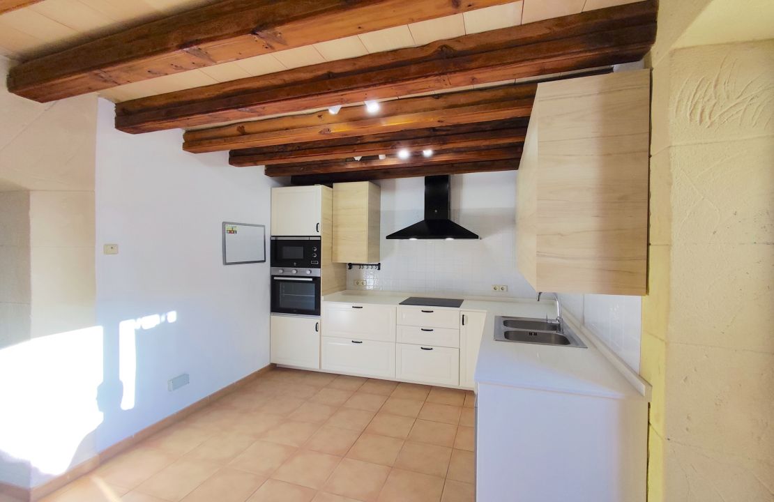 Beautifully refurbished house in Campanet for sale with terrace and parking space