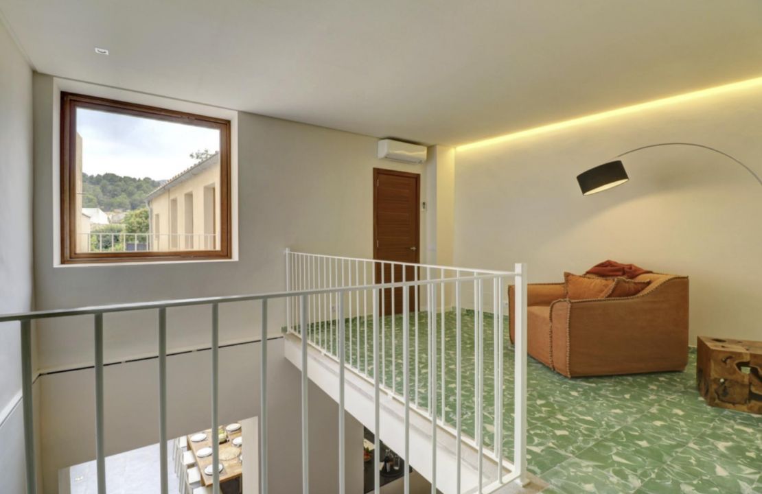 Casa de Pueblo Grande con Licencia de Alquiler y Piscina en Pollença Mallorca