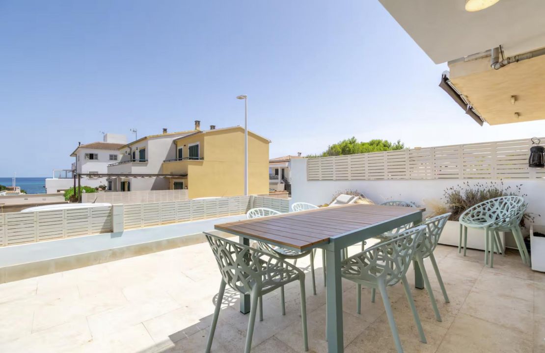 Beach house for sale in Son Serra de Marina Mallorca with sea views and rental licence