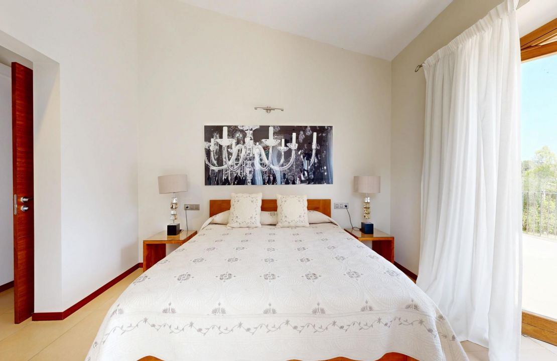 Traditional Elegance in the Countryside Near Pollensa with Holiday Rental License for 12 People for Sale