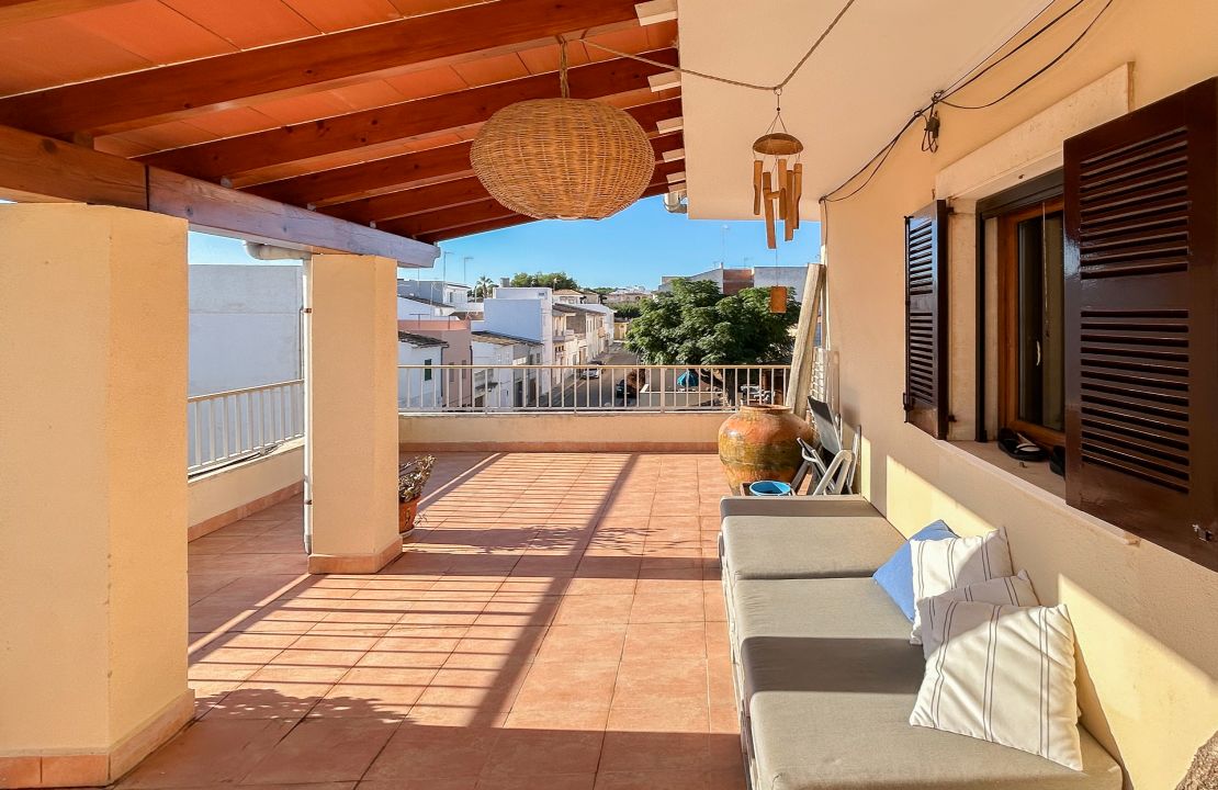 Newly refurbished top floor apartment for sale in Can Picafort with spacious terraces and parking space