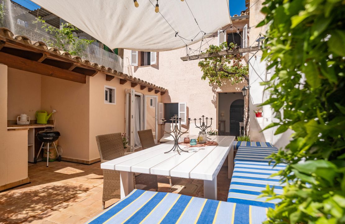 Charming townhouse in old town Pollensa with large patio