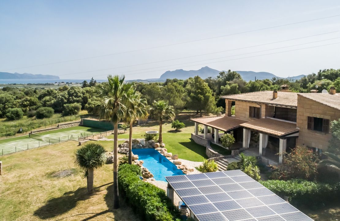 Finca in Mallorca Alcudia mit Lizenz zur Ferienvermietung, Pool und Tennisplatz zu verkaufen