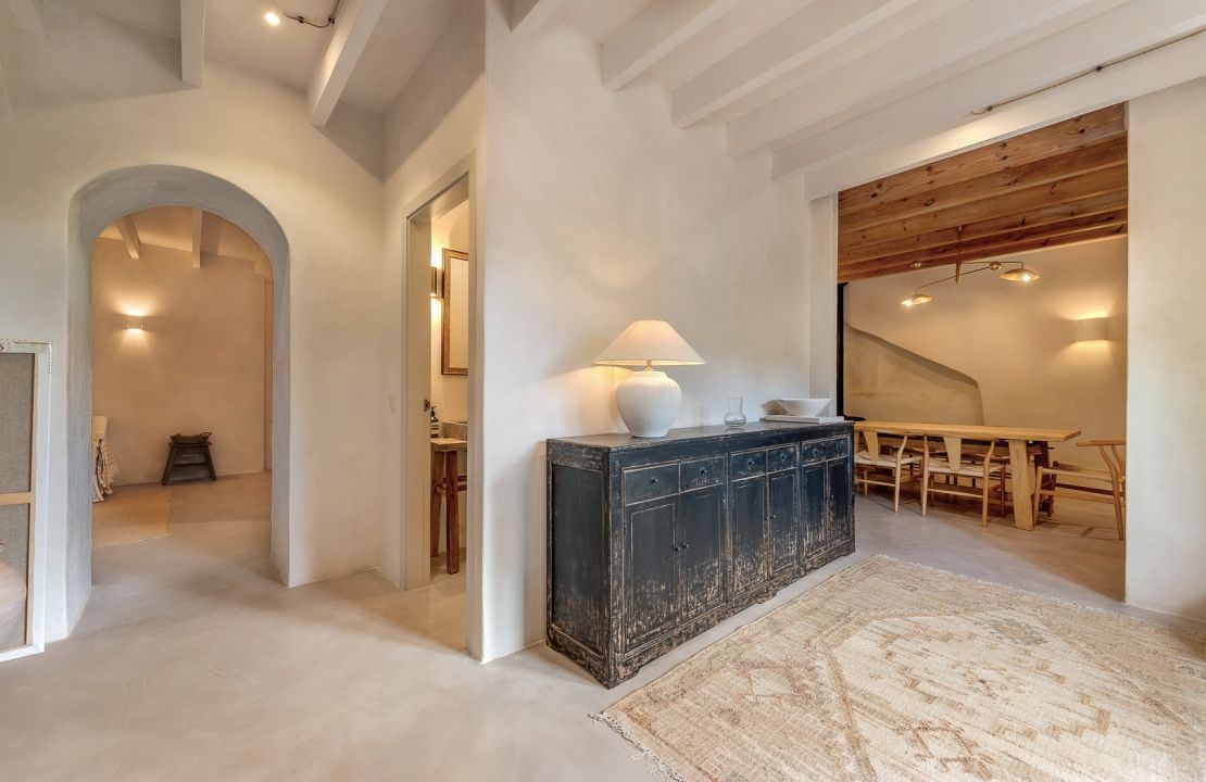 Beautifully restored townhouse with pool in Caimari
