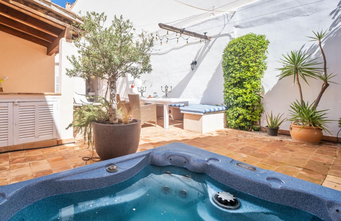 Charming townhouse in old town Pollensa with large patio