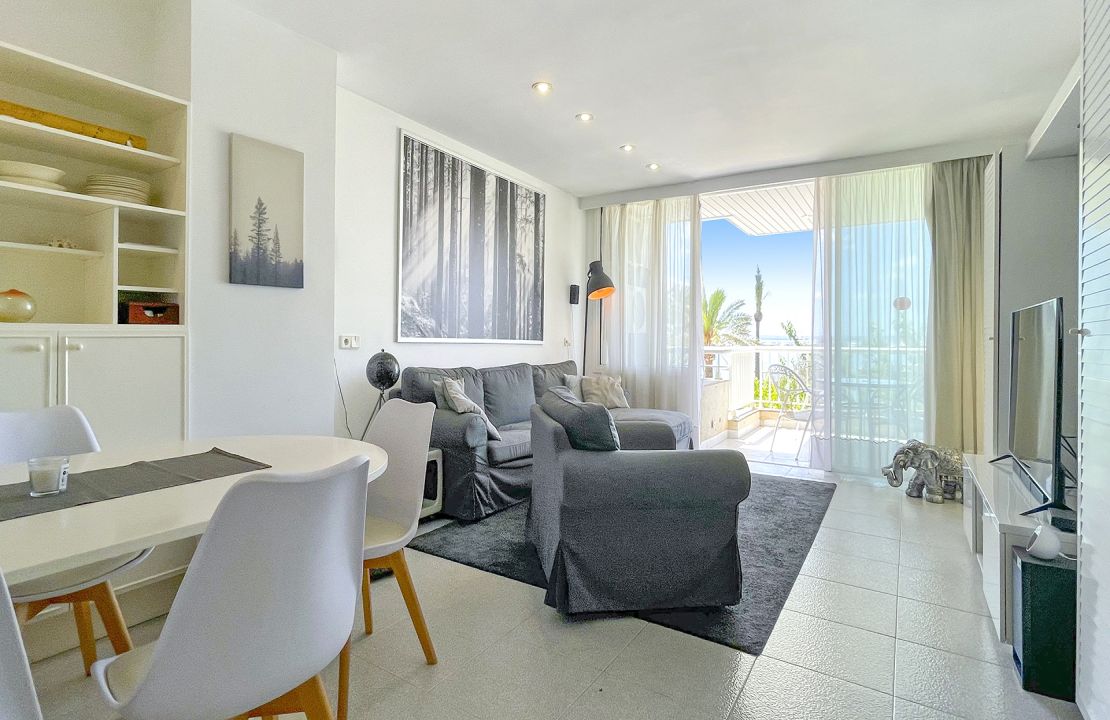 Apartamento en venta en primera linea en el paseo marítimo de Alcudia Mallorca